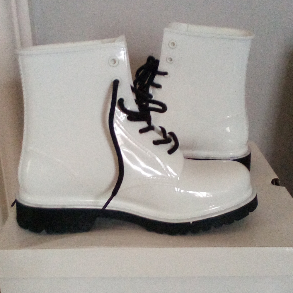 UNIONBay White Shiny Plastic DM/combat style boots, Size 8
